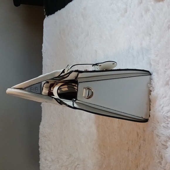 Handbag - Picture 5 of 9